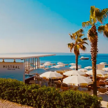 Beachside Attico شقة
