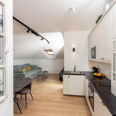 Апартаменти Beachside Attico