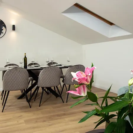 Апартаменти Beachside Attico *