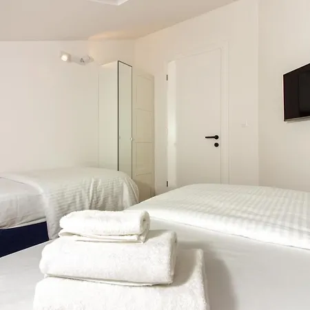 Daire Beachside Attico