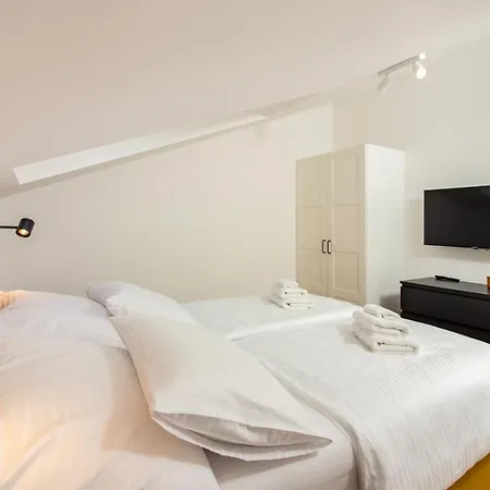 Daire Beachside Attico