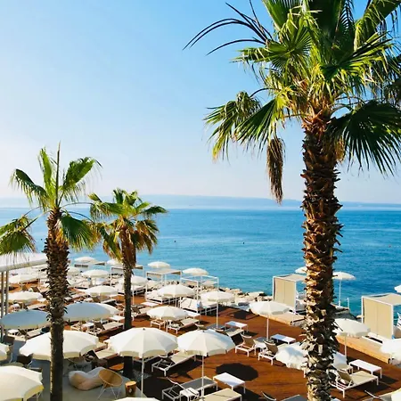 Daire Beachside Attico